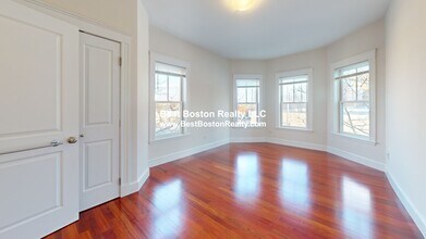 156 School St in Somerville, MA - Foto de edificio - Building Photo