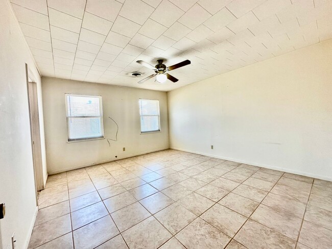 903 Lois St in Kerrville, TX - Building Photo - Building Photo