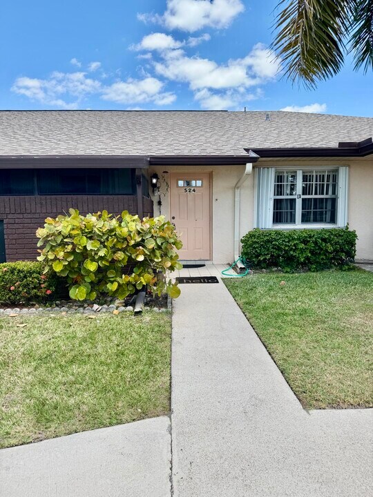 524 Ponderosa Dr in Fort Pierce, FL - Building Photo