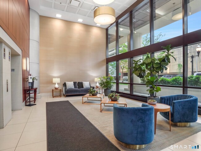 127 Greyrock Pl in Stamford, CT - Building Photo - Building Photo