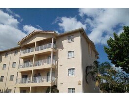 6940 NW 179th St in Hialeah, FL - Building Photo