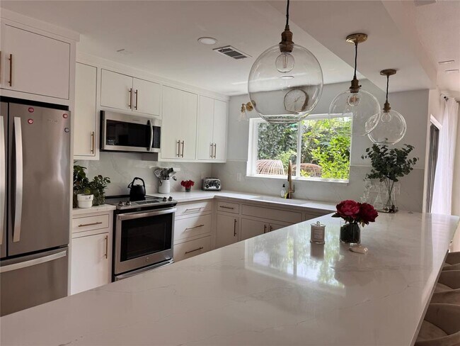 1914 Augusta Dr in Houston, TX - Building Photo - Building Photo