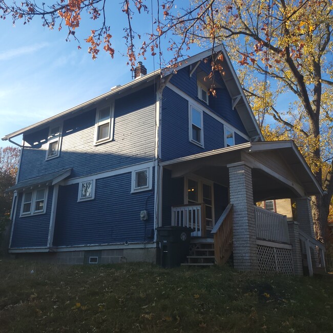 70 Aqueduct St in Akron, OH - Foto de edificio - Building Photo