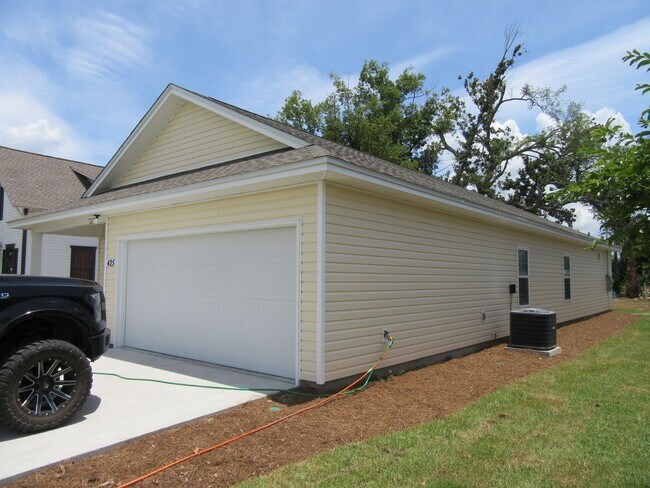 425 Florida Ave in Lynn Haven, FL - Building Photo - Building Photo