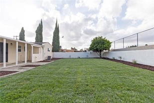 15994 Sequoia Ave, Unit 4F in Fontana, CA - Building Photo