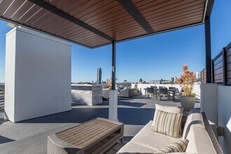 1283 Havenhurst Dr in West Hollywood, CA - Building Photo - Building Photo