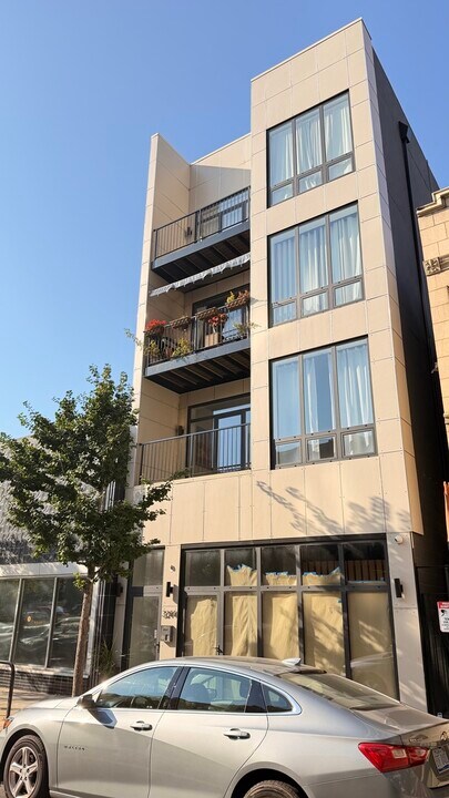 3244 N Lincoln Ave in Chicago, IL - Building Photo