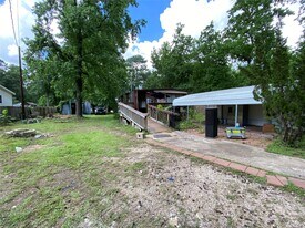 109 Birchwood Dr in Willis, TX - Building Photo