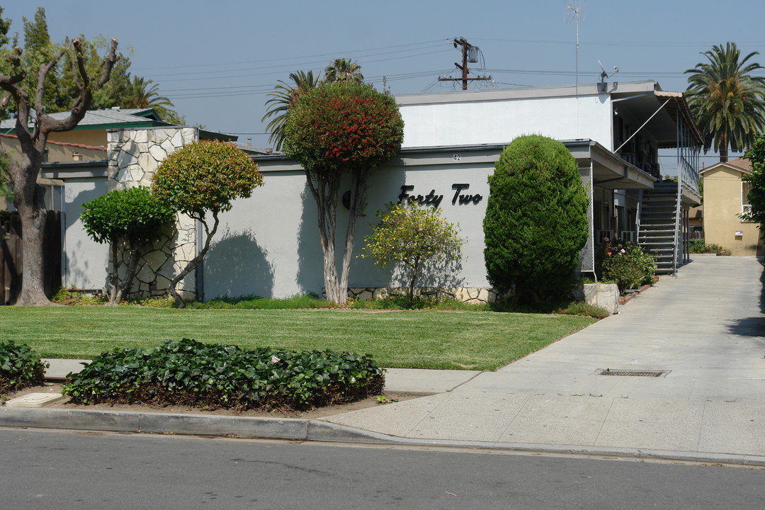 42 Parkwood Ave in Pasadena, CA - Foto de edificio