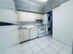 7925 Fairview Dr in Tamarac, FL - Building Photo - Building Photo