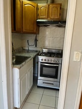 27-32-32 12th St, Unit 3 in Queens, NY - Foto de edificio - Building Photo