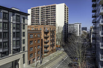 Clay & Tiffany in Portland, OR - Foto de edificio - Building Photo