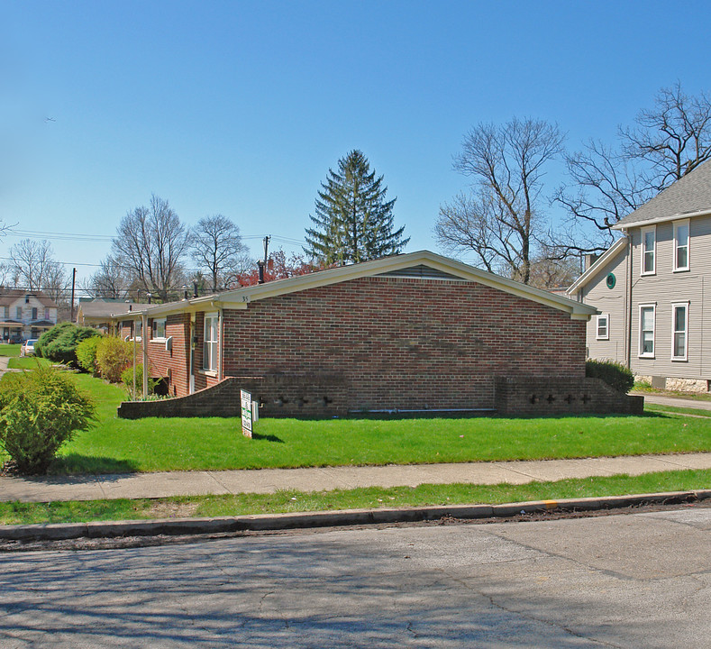 35 E Madison Ave in Springfield, OH - Foto de edificio