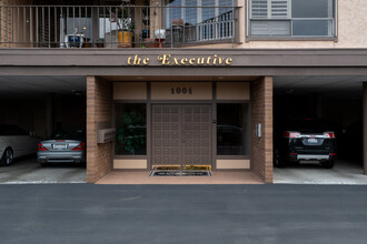 The Executive in Edmonds, WA - Building Photo - Building Photo