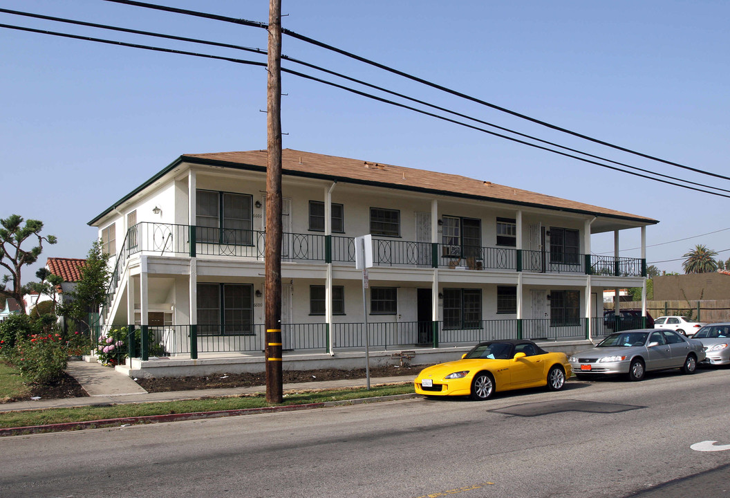 6600-6610 Willoughby Ave in Los Angeles, CA - Building Photo