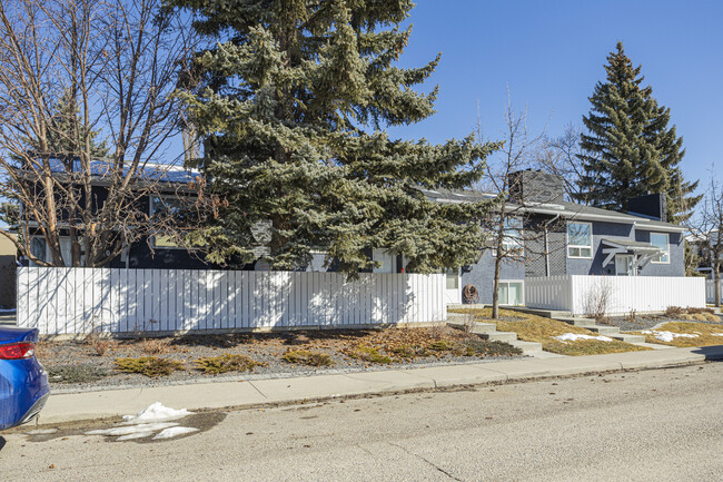 3004 25 Av SW in Calgary, AB - Building Photo - Building Photo