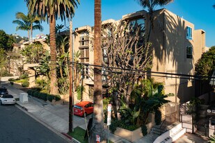 970 Palm Ave in West Hollywood, CA - Building Photo
