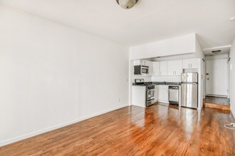 327 E 22nd St-Unit -1P in New York, NY - Building Photo - Building Photo