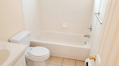 918 S Logan St, Unit 301 in Denver, CO - Building Photo - Building Photo