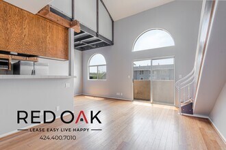 2463 Sawtelle Blvd, Unit 203 in Los Angeles, CA - Foto de edificio - Building Photo