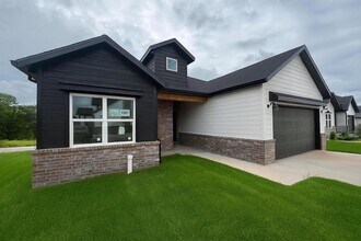 1367 N Harper Ridge Dr in Republic, MO - Foto de edificio - Building Photo