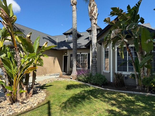 2554 E Lester Ave in Fresno, CA - Building Photo - Building Photo