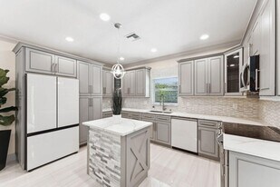 522 Lucky Ln in Delray Beach, FL - Building Photo