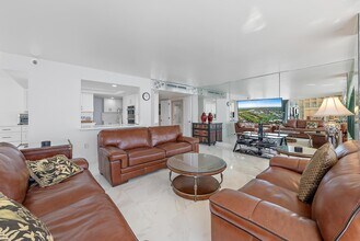 5070 N Ocean Dr in Riviera Beach, FL - Foto de edificio - Building Photo