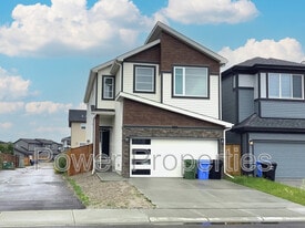 253 Walgrove Blvd SE in Calgary, AB - Building Photo