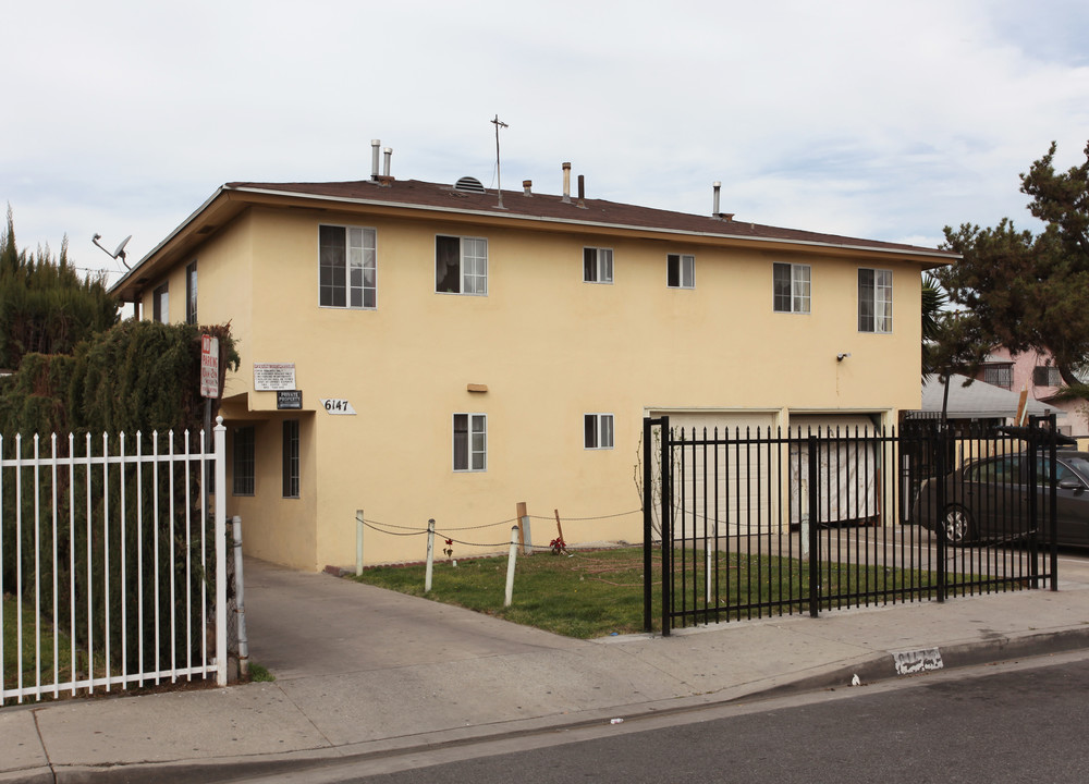 6147 Vinevale Ave in Maywood, CA - Building Photo