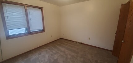 2425 S 75th St, Unit #1 Lower in West Allis, WI - Building Photo - Building Photo