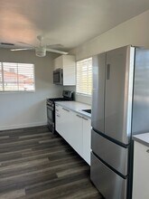 746 W Turney Ave, Apt 9, Unit 9 in Phoenix, AZ - Foto de edificio - Building Photo