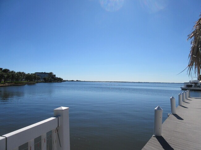 390 W Cocoa Beach Cswy, Unit 24 in Cocoa Beach, FL - Building Photo - Building Photo