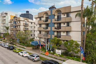 Palm Court Apartments in Los Angeles, CA - Building Photo - Building Photo