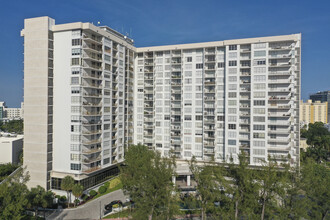 Tower 41 in Miami Beach, FL - Building Photo - Building Photo