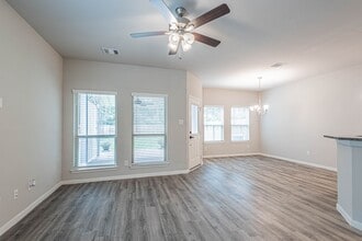 165 Camelot Pl Ct in Conroe, TX - Foto de edificio - Building Photo