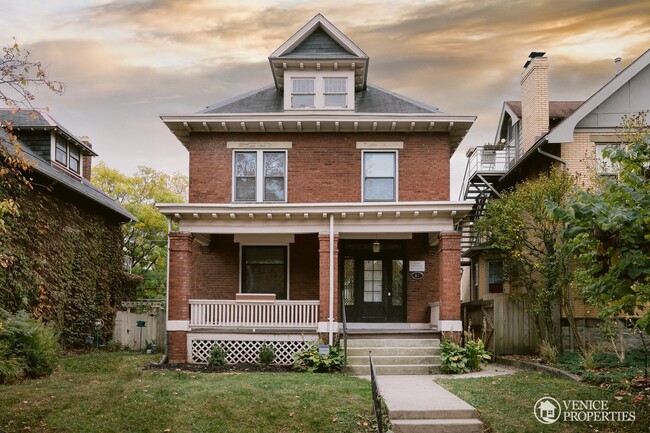 property at 91 E Oakland Ave
