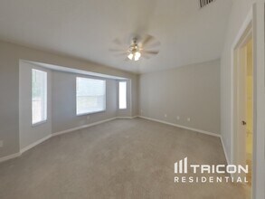 1404 Marsh Wood Dr in Seffner, FL - Building Photo - Building Photo