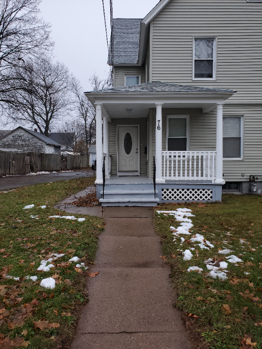 76 Ridge St in Manchester, CT - Building Photo