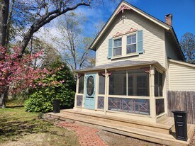 11 New St in Great River, NY - Building Photo