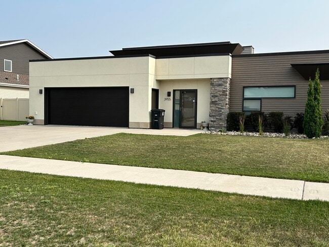 property at 3955 Ivy Dr