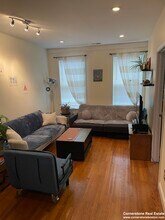 7 Chesterton St, Unit #1 in Boston, MA - Foto de edificio - Building Photo