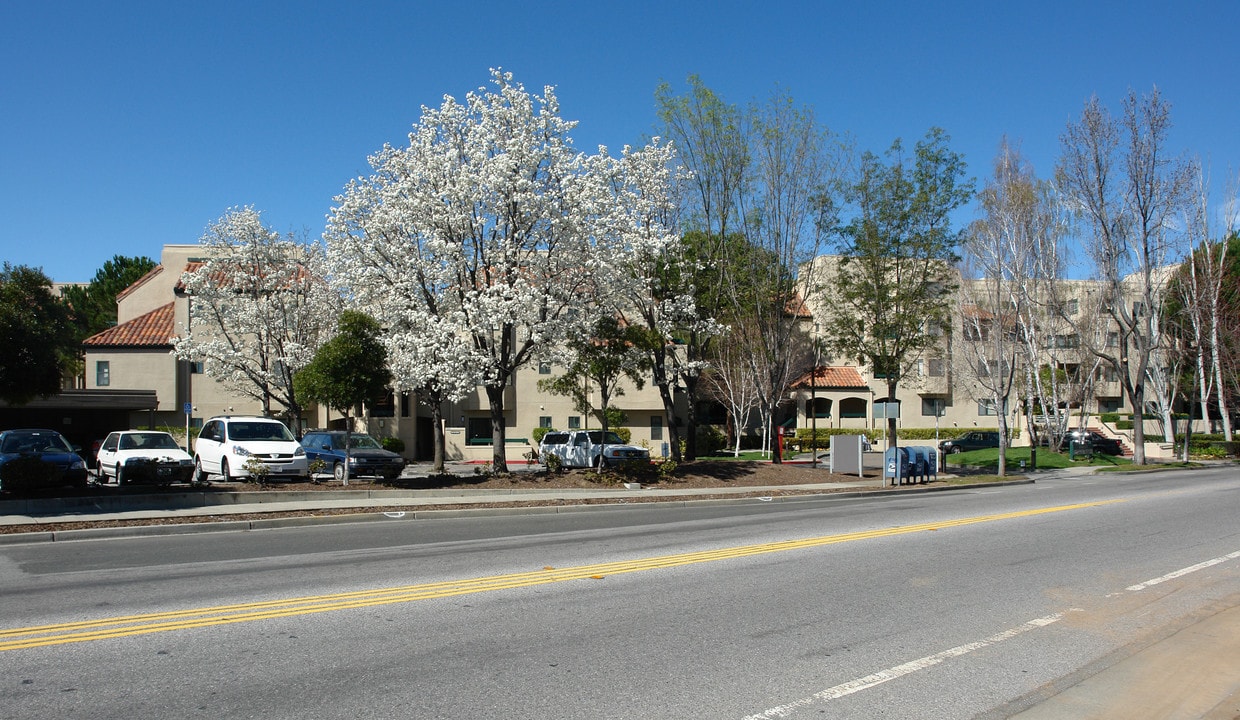 The Welch Road Apartments in Palo Alto, CA - Foto de edificio