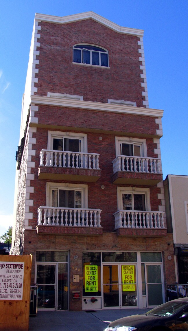 628 Metropolitan Ave in Brooklyn, NY - Foto de edificio - Building Photo