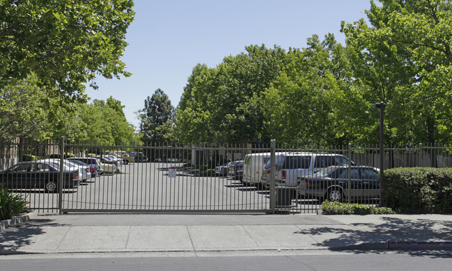 Parkway Plaza in Fairfield, CA - Foto de edificio - Building Photo
