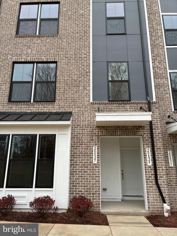 20827 Cloongee Ter in Sterling, VA - Building Photo - Building Photo