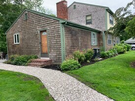 24 Jane Ln, Unit 1 in Bristol, RI - Building Photo