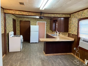 1120 S Railroad Ave in Opelousas, LA - Foto de edificio - Building Photo