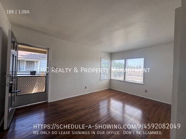 property at 4841 1/2 Clark Ave