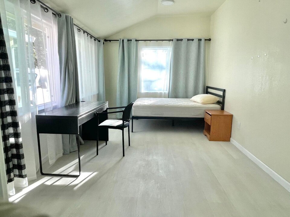 1706 Heron Ave in Sunnyvale, CA - Foto de edificio
